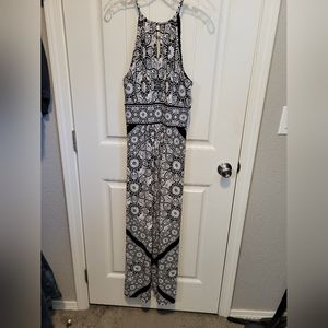 WHITE HOUSE BLACK MARKET BLACK AND WHITE MAXI DRESS